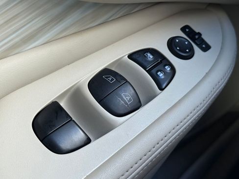 Used 2018 Nissan Murano SV w/ Premium Package image 26