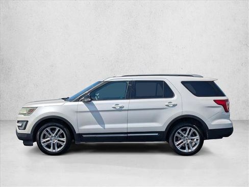 Used 2016 Ford Explorer XLT w/ Equipment Group 201A AWD/4WD image 9