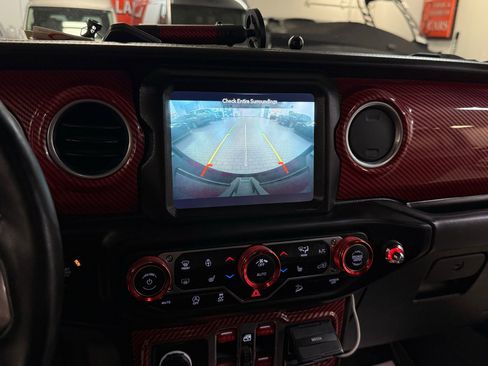 Used 2018 Jeep Wrangler Unlimited Sahara image 43