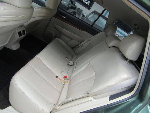 Used 2014 Subaru Outback 2.5i Limited AWD/4WD image 8