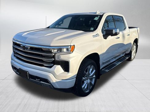 Used 2024 Chevrolet Silverado 1500 High Country w/ High Country Premium Package AWD/4WD image 3