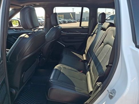 Used 2023 Jeep Grand Cherokee Overland AWD/4WD image 10