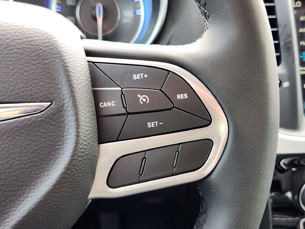 Used 2023 Chrysler 300 Touring w/ Sport Appearance Package RWD image 31