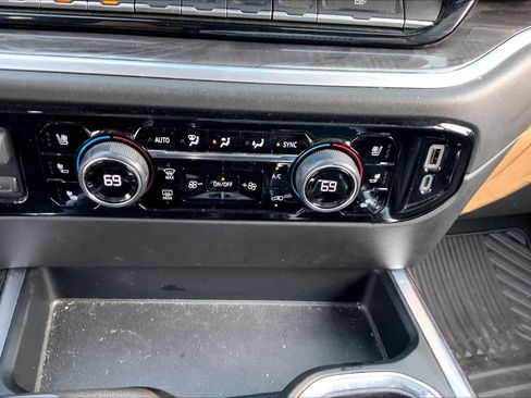 Used 2022 Chevrolet Silverado 1500 LTZ AWD/4WD image 35