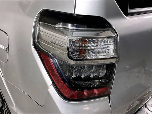 Used 2018 Toyota 4Runner Limited AWD/4WD image 28