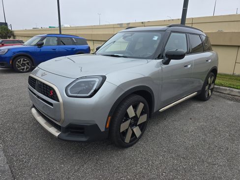 Certified 2025 MINI Cooper Countryman S w/ Comfort Package Max image 3