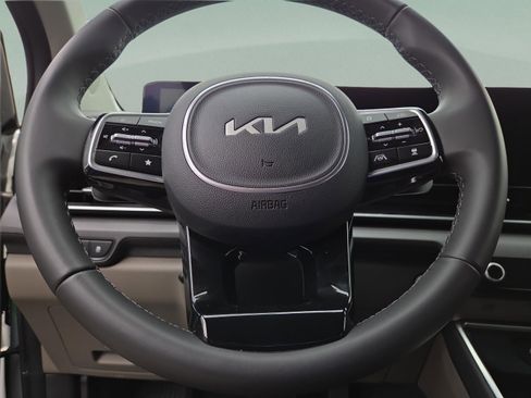 New 2026 Kia Carnival EX FWD image 11