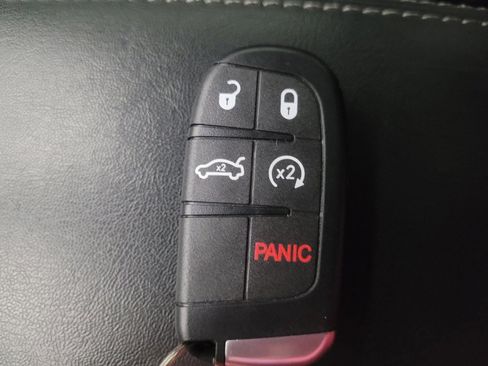 Used 2019 Jeep Cherokee Limited FWD image 32