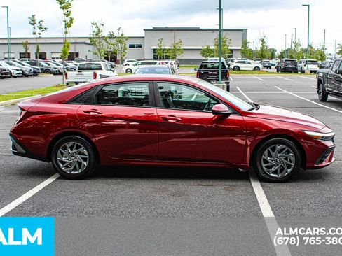 Used 2024 Hyundai Elantra SEL FWD image 9