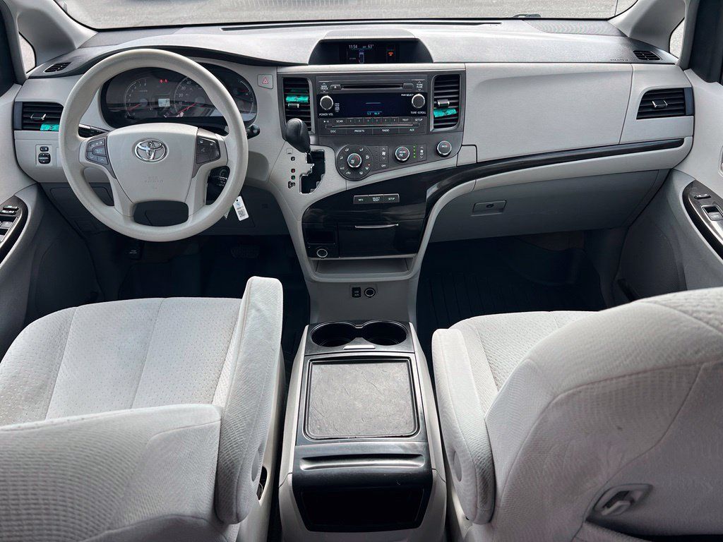 Used 2012 Toyota Sienna LE FWD image 11