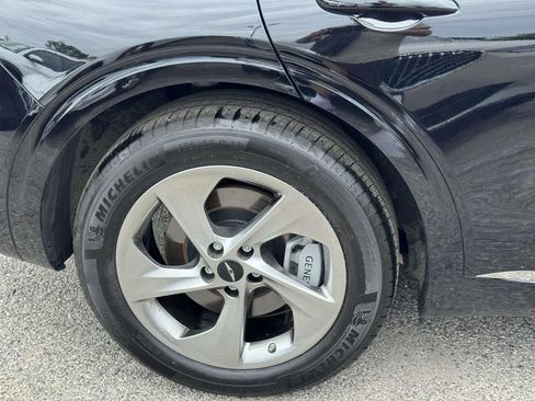 Certified 2026 Genesis GV70 2.5T Advanced AWD/4WD image 8