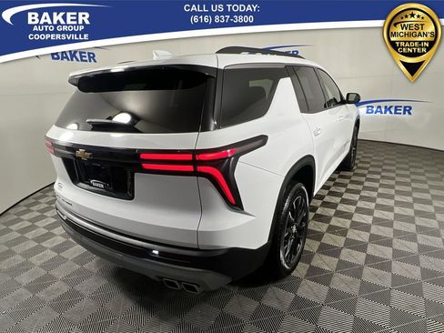 Certified 2025 Chevrolet Traverse LT w/ Sun and Wheel Package image 9