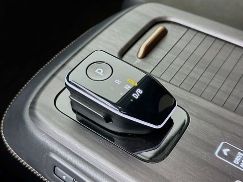 Used 2023 Nissan Ariya AWD image 25