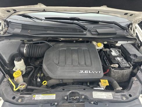 Used 2013 Chrysler Town & Country Limited w/ Luxury Group image 37