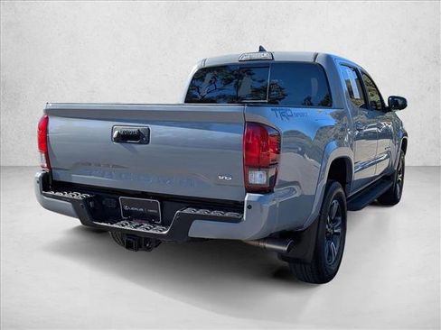 Used 2018 Toyota Tacoma TRD Sport image 6