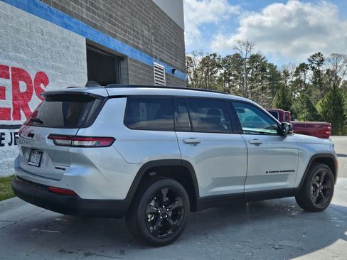 Used 2024 Jeep Grand Cherokee L Limited w/ Black Appearance Package image 7