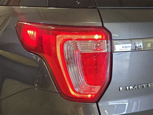 Used 2018 Ford Explorer Limited image 35