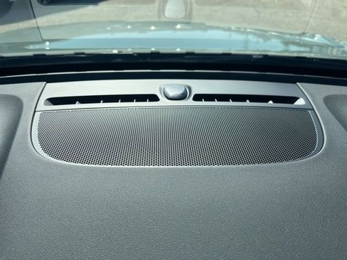 Used 2025 Volvo XC40 B5 Plus image 40