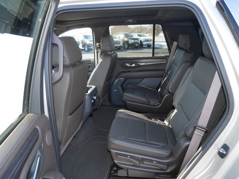 Used 2021 GMC Yukon Denali w/ Denali Premium Package image 9