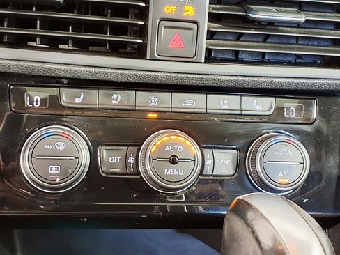 Used 2019 Volkswagen Jetta SEL Premium FWD image 20