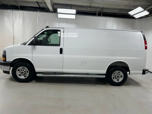 Used 2025 GMC Savana 2500 w/ Driver Convenience Package RWD image 8