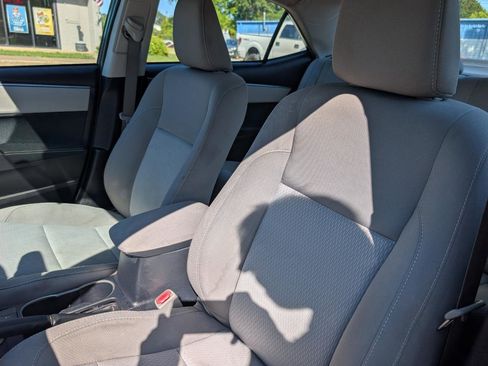 Used 2016 Toyota Corolla LE FWD image 12