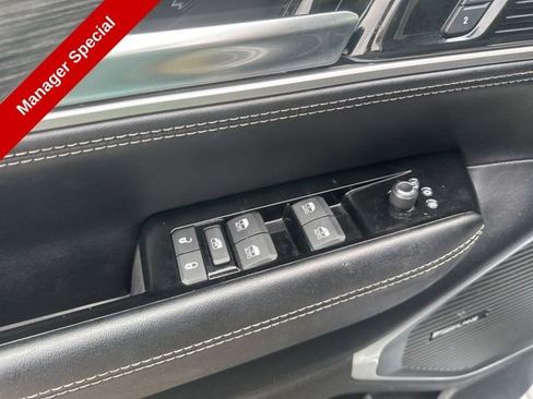 Used 2024 Jeep Wagoneer Series II w/ Flexible Seating Group AWD/4WD image 13