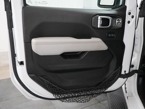 Used 2023 Jeep Wrangler Unlimited Sahara AWD/4WD image 22