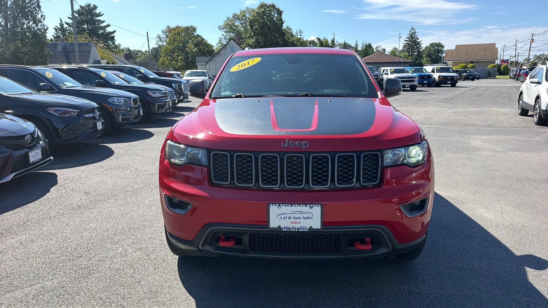 Used 2017 Jeep Grand Cherokee Trailhawk AWD/4WD image 2