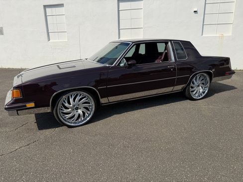 Used 1988 Oldsmobile Cutlass Supreme Classic RWD image 1