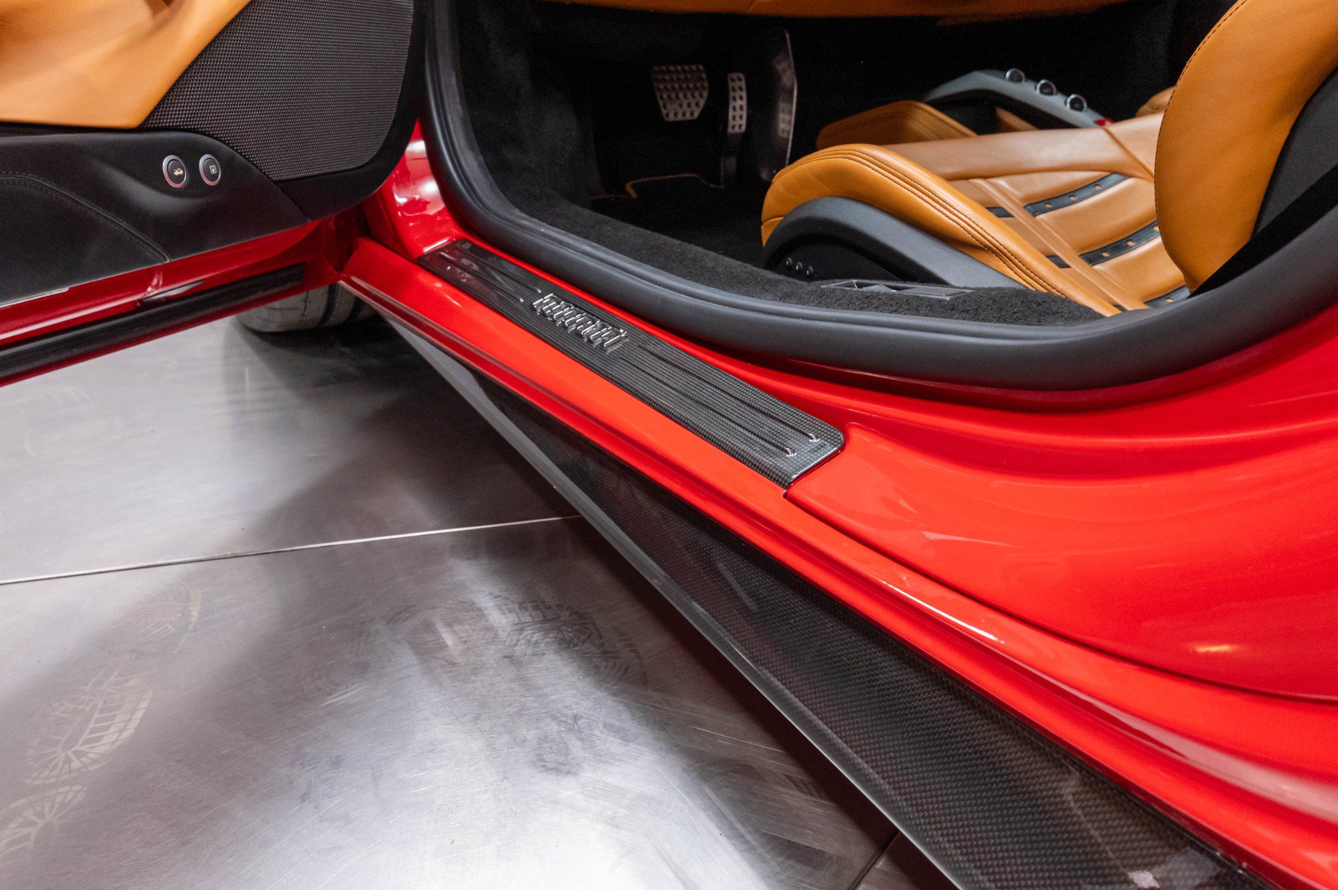 Used 2016 Ferrari 488 GTB RWD image 13
