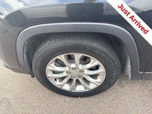 Used 2019 Jeep Cherokee Latitude w/ Popular Appearance Group FWD image 18