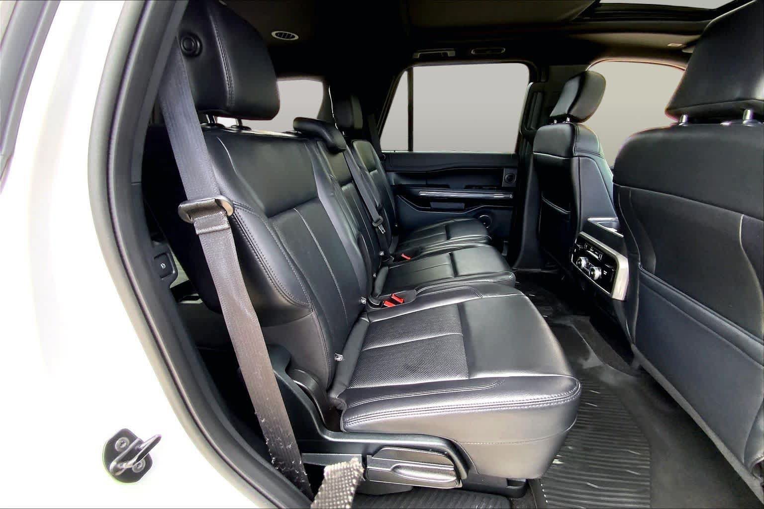 Used 2019 Ford Expedition XLT w/ Equipment Group 202A AWD/4WD image 21