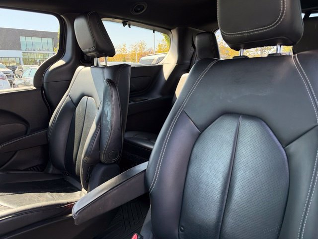 Used 2020 Chrysler Pacifica Touring-L w/ S Appearance Package FWD image 29