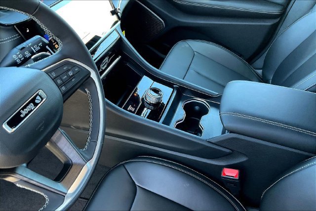 New 2026 Jeep Grand Cherokee Limited AWD/4WD image 8