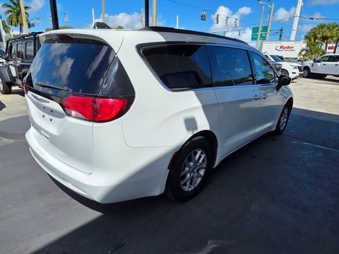 Used 2021 Chrysler Voyager Lxi FWD image 9