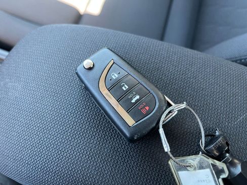 Used 2025 Toyota Corolla LE image 21