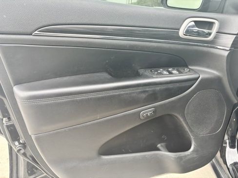 Used 2022 Jeep Grand Cherokee Limited image 8