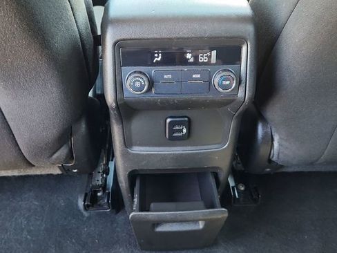 Used 2017 GMC Acadia SLE AWD/4WD image 28