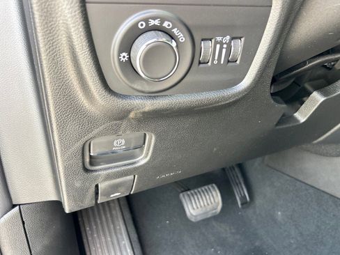 New 2025 Jeep Grand Cherokee L Altitude image 12