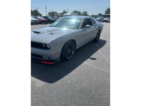 Used 2021 Dodge Challenger R/T Scat Pack RWD image 3