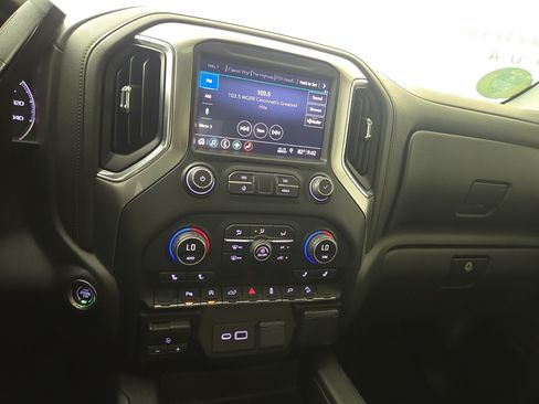 Used 2019 Chevrolet Silverado 1500 LT Trail Boss AWD/4WD image 22