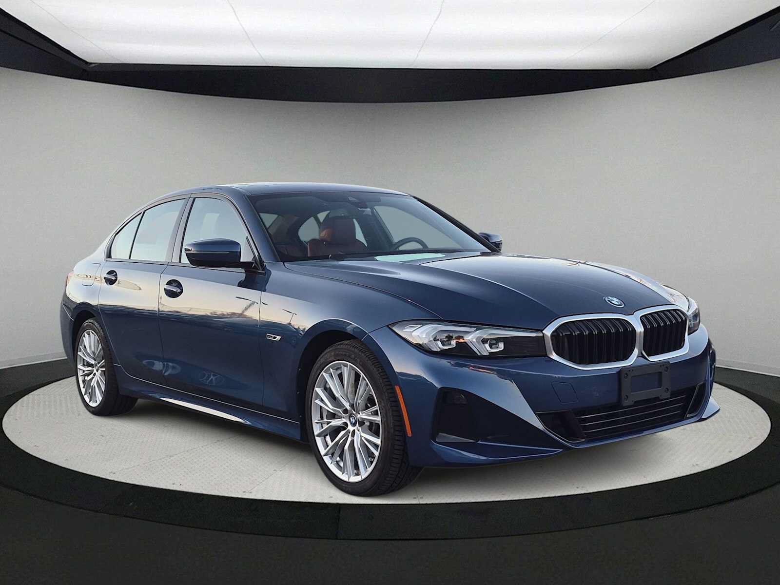 Used 2023 BMW 330e xDrive AWD/4WD image 2