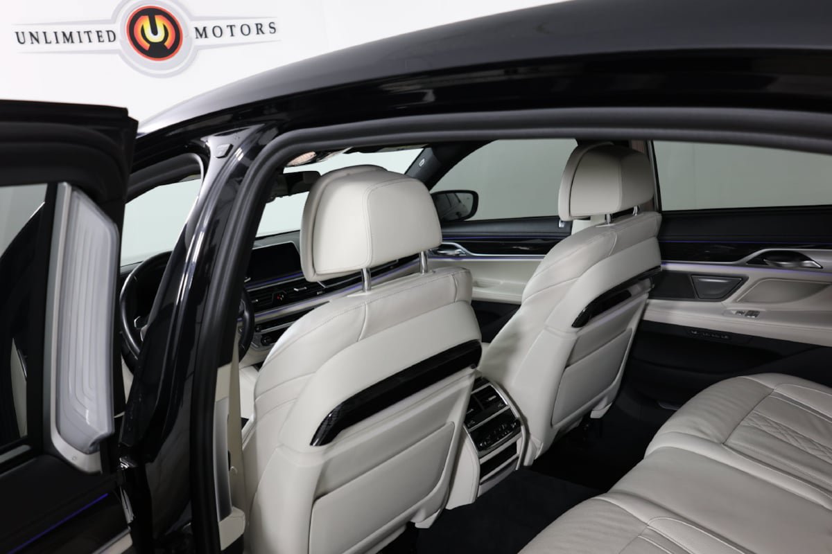 Used 2022 BMW 750i xDrive w/ Luxury Rear Seating Package AWD/4WD image 27