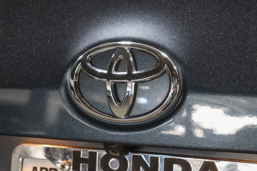 Certified 2019 Toyota Corolla LE FWD image 9