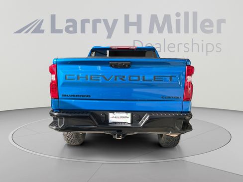 Used 2024 Chevrolet Silverado 1500 Custom Trail Boss w/ LPO, Dark Essentials Package AWD/4WD image 4