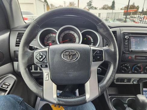 Used 2015 Toyota Tacoma PreRunner image 15