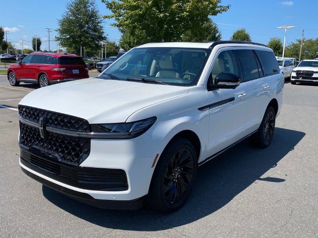 New 2027 Lincoln Navigator Reserve w/ Jet Appearance Package AWD/4WD image 3