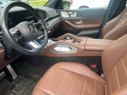 Used 2025 Mercedes-Benz GLS 450 4MATIC image 2