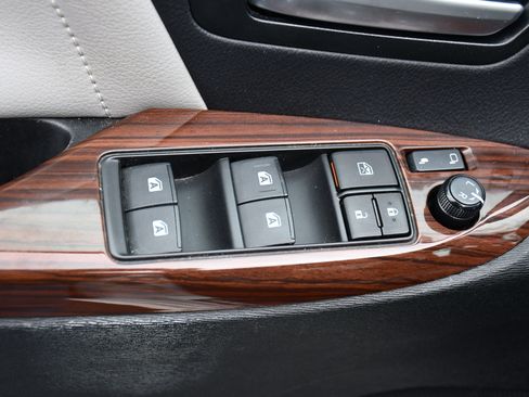 Used 2017 Toyota Sienna Limited Premium image 14